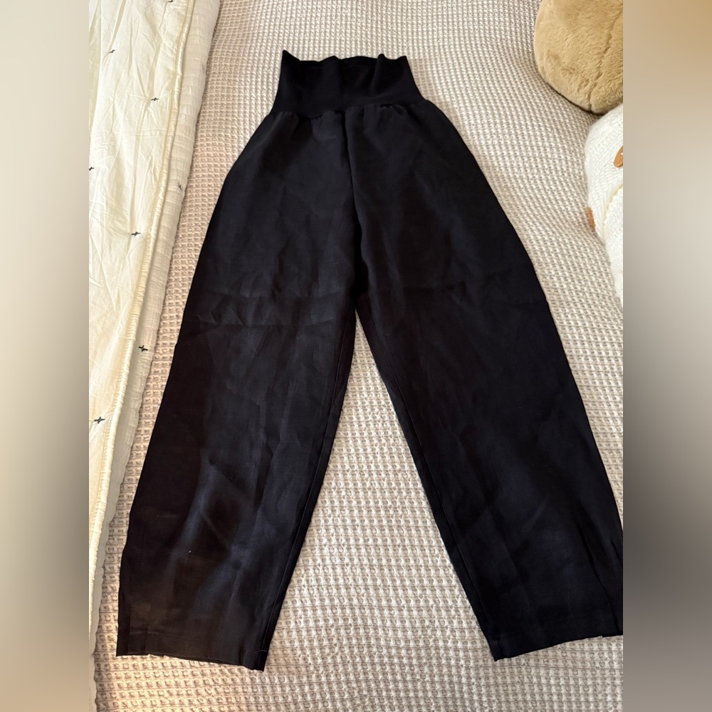 Luxmii black linen rolled  pants size Xs nwt
